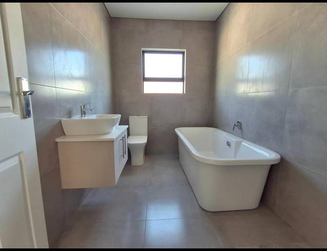 3 BEDROOM HOUSE FOR SALE IN BRITANNIA BAY